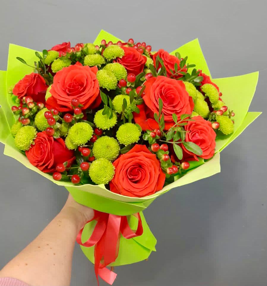 Букет цветов из: Хризантемы и Розы в Новую