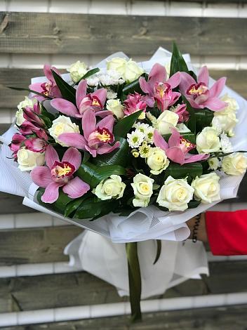 Букет цветов из: Розы и Хризантемы в Новую