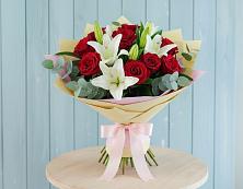 Букет цветов из:  Лилии и Розы в Новую