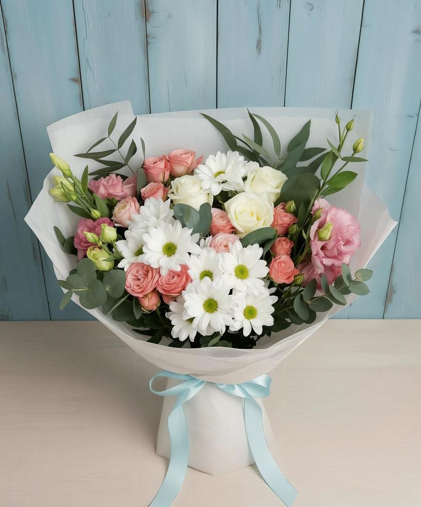 Букет цветов из: Розы, Лизиантусы и Хризантемы в Новую