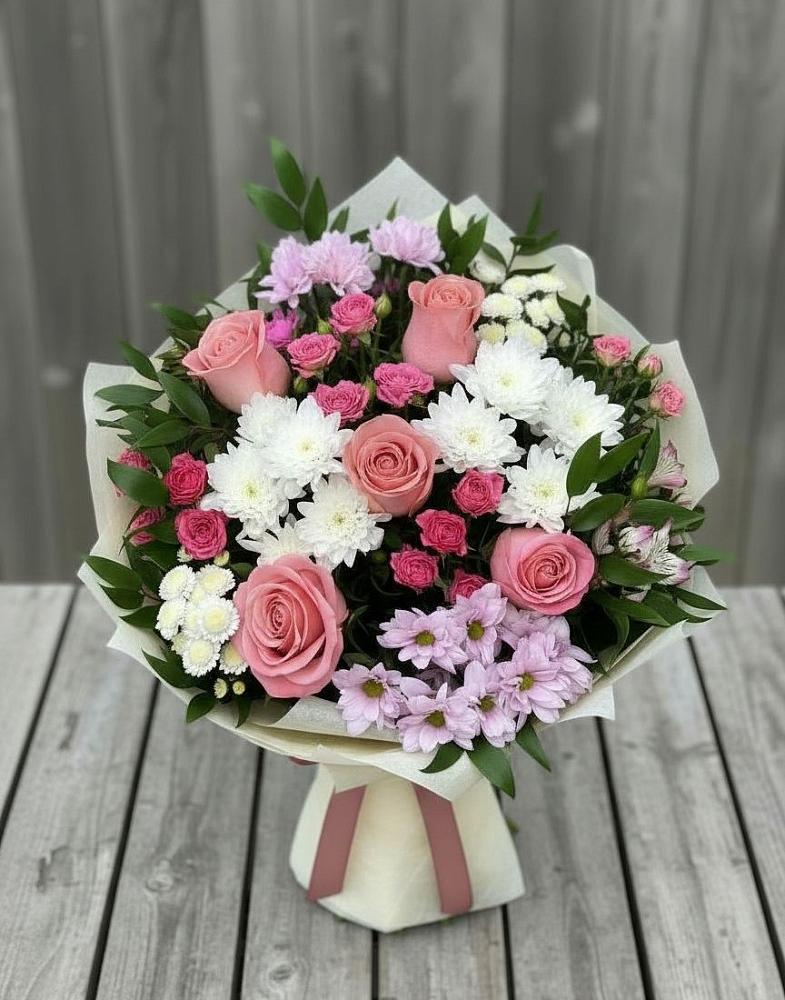 Букет цветов из: Альстромерии, Гвоздики, Розы и Хризантемы в Новую
