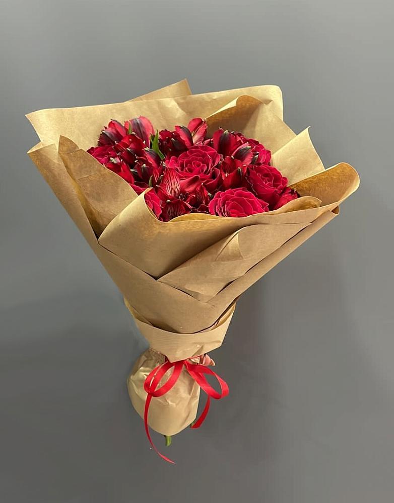 Букет цветов из: Альстромерии и Розы в Новую