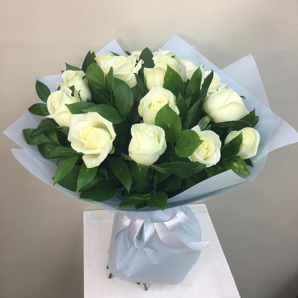 Букет 15 Белых роз Проуд в Новую