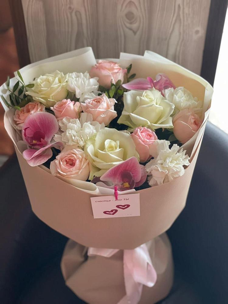 Букет цветов из: Орхидеи, Розы и Гвоздики в Новую