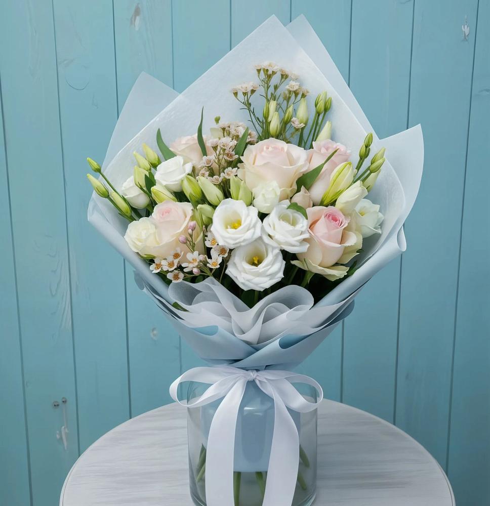 Букет цветов из: Розы и Лизиантусы в Новую