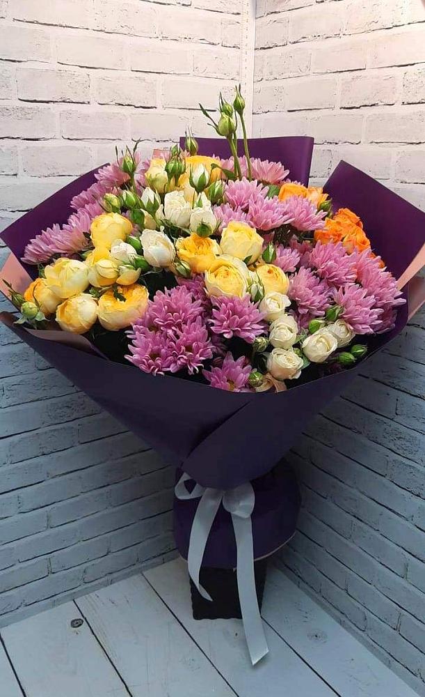 Букет цветов из: Хризантемы и Розы в Новую