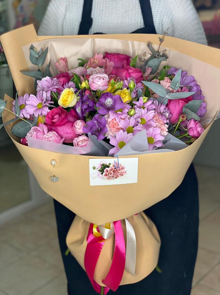 Букет цветов из: Хризантемы, Гвоздики и Альстромерии в Новую