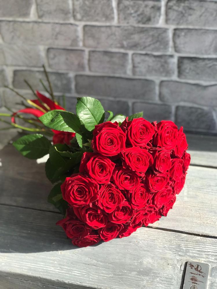 Букет Красные розы Фридом в Новую