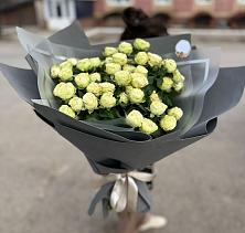 Букет Белые кустовые розы Солинеро в Новую