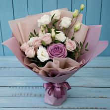 Букет цветов из:  Розы и Лизиантусы в Новую