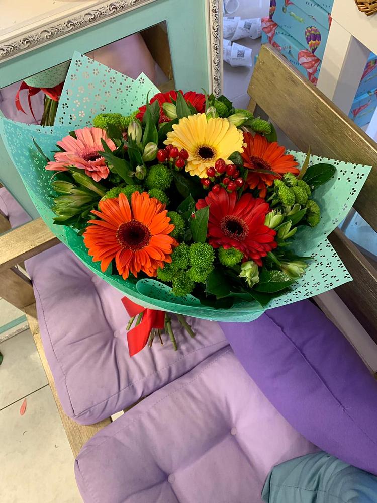 Букет цветов из: Герберы, Хризантемы и Альстромерии в Новую