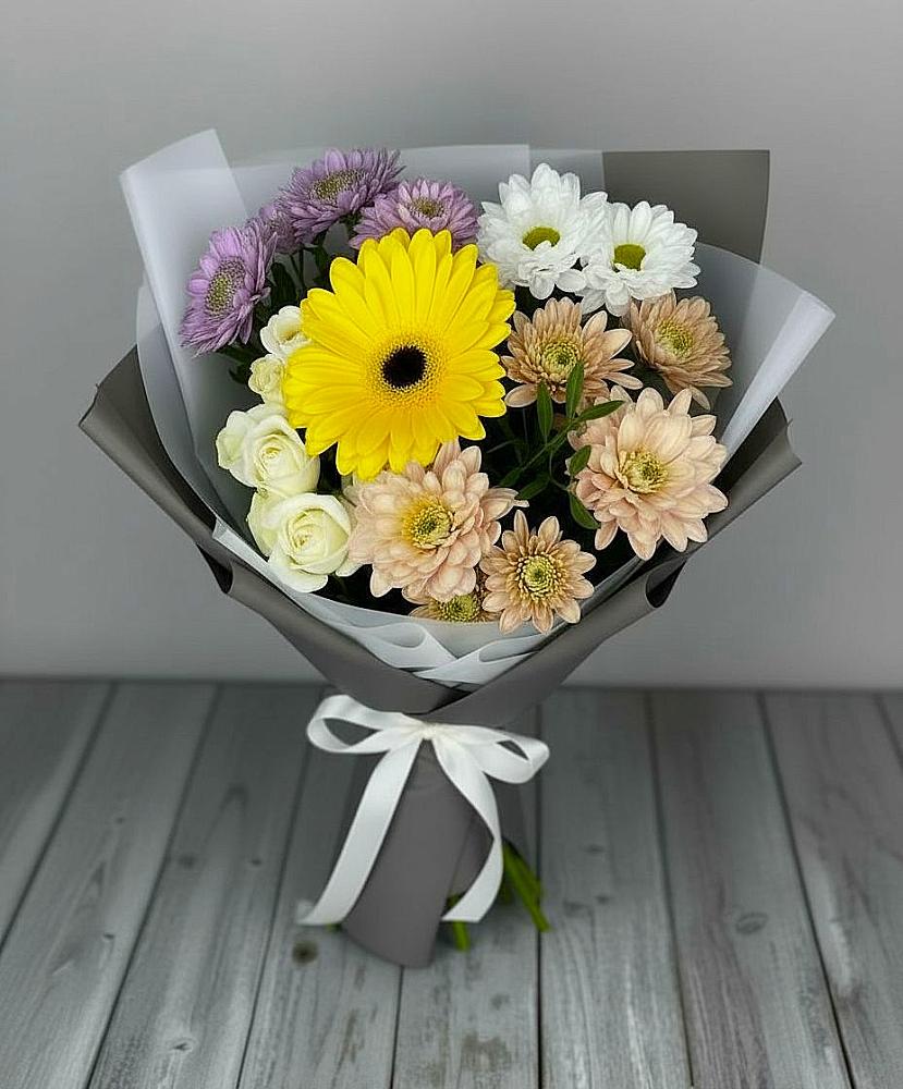 Букет цветов из: Розы, Герберы и Хризантемы в Новую