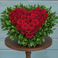 Цветочная композиция из Розы в виде сердца в Новую