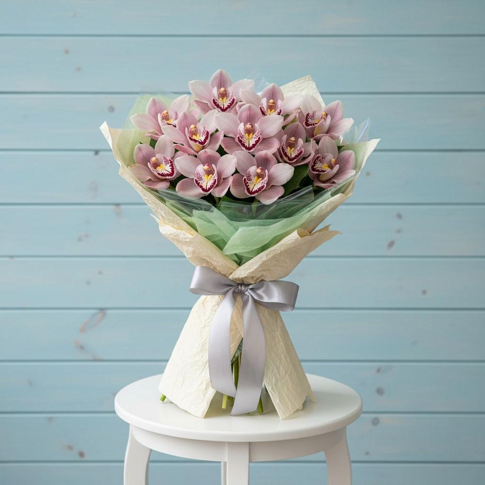 Букет цветов из: Орхидеи и Розы в Новую