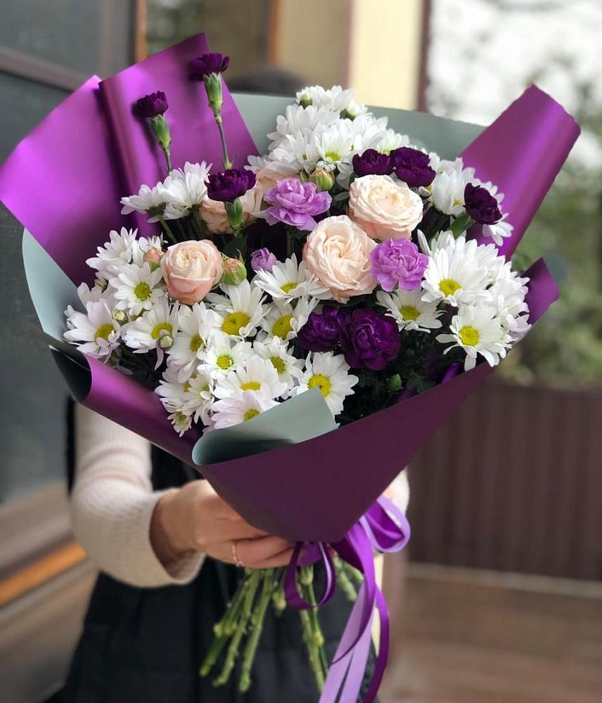 Букет цветов из: Хризантемы, Гвоздики и Розы в Новую