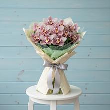 Букет цветов из:  Орхидеи и Розы в Новую