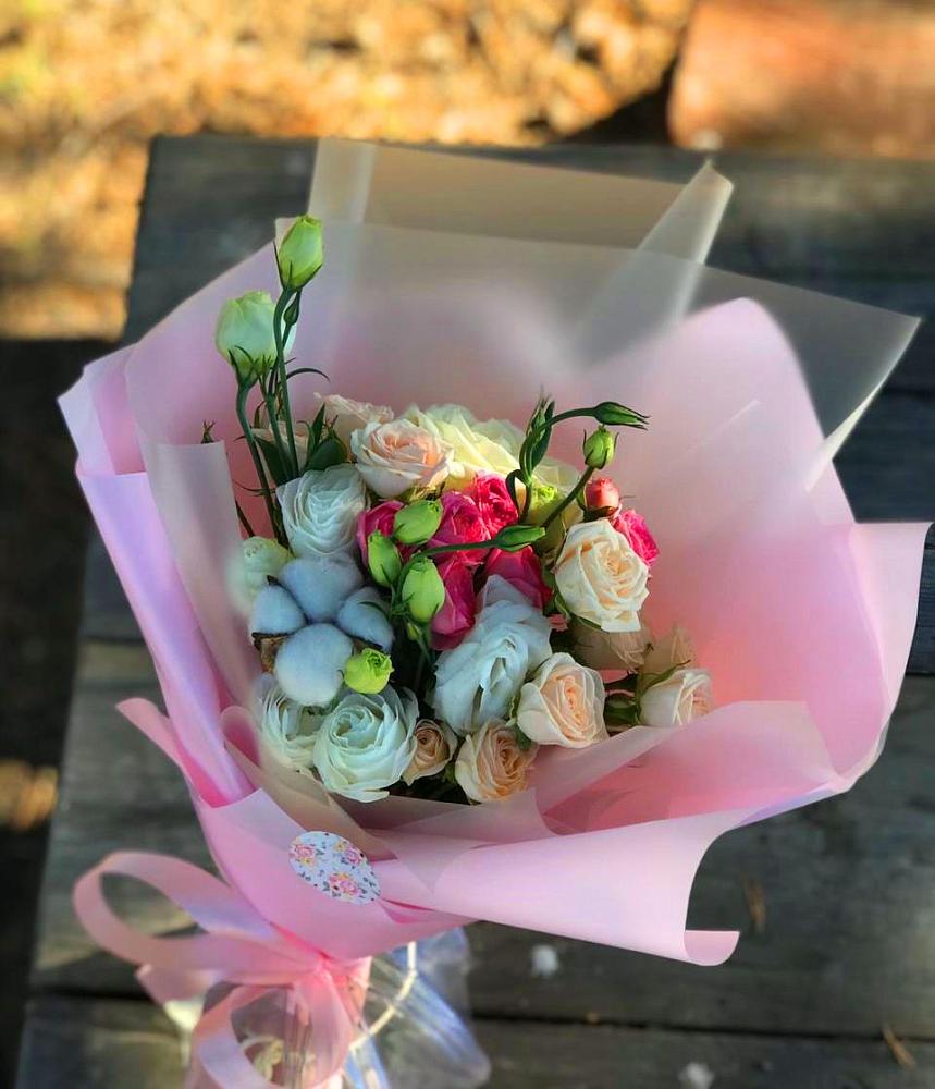 Букет цветов из: Розы и Лизиантусы в Новую