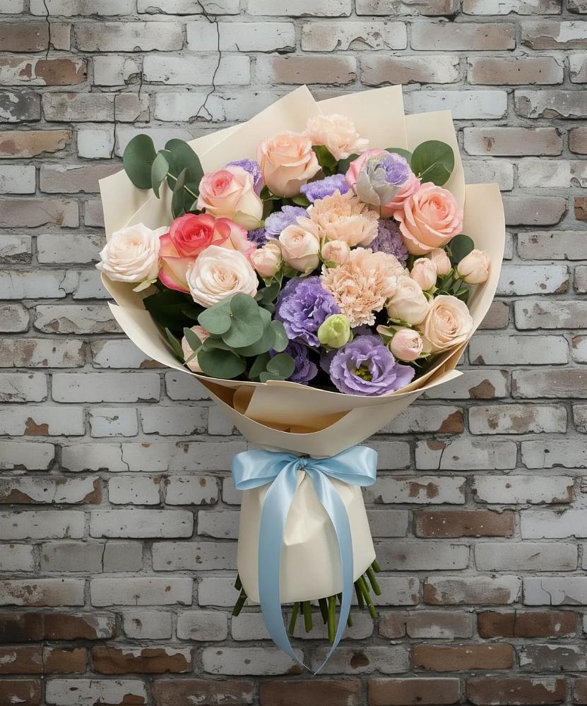 Букет цветов из: Розы, Лизиантусы и Гвоздики в Новую