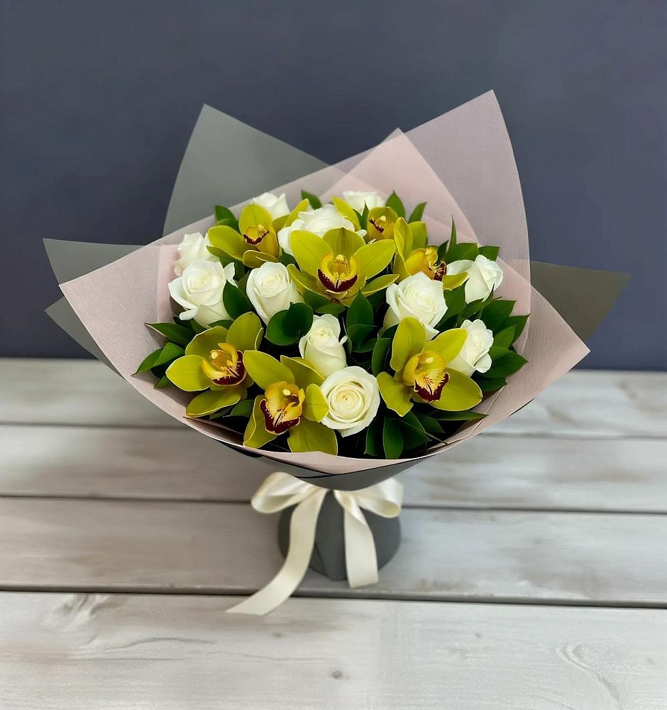 Букет цветов из: Орхидеи и Розы в Новую