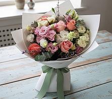 Букет цветов из:  Розы, Лизиантусы и Гвоздики в Новую