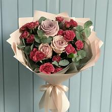 Букет цветов из:  Гвоздики и Розы в Новую
