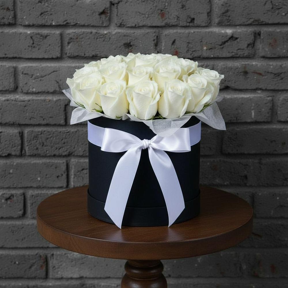 Цветочная композиция из Розы в шляпной коробке в Новую