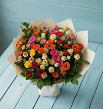 Букет Микс из разноцветных кустовых роз в Новую