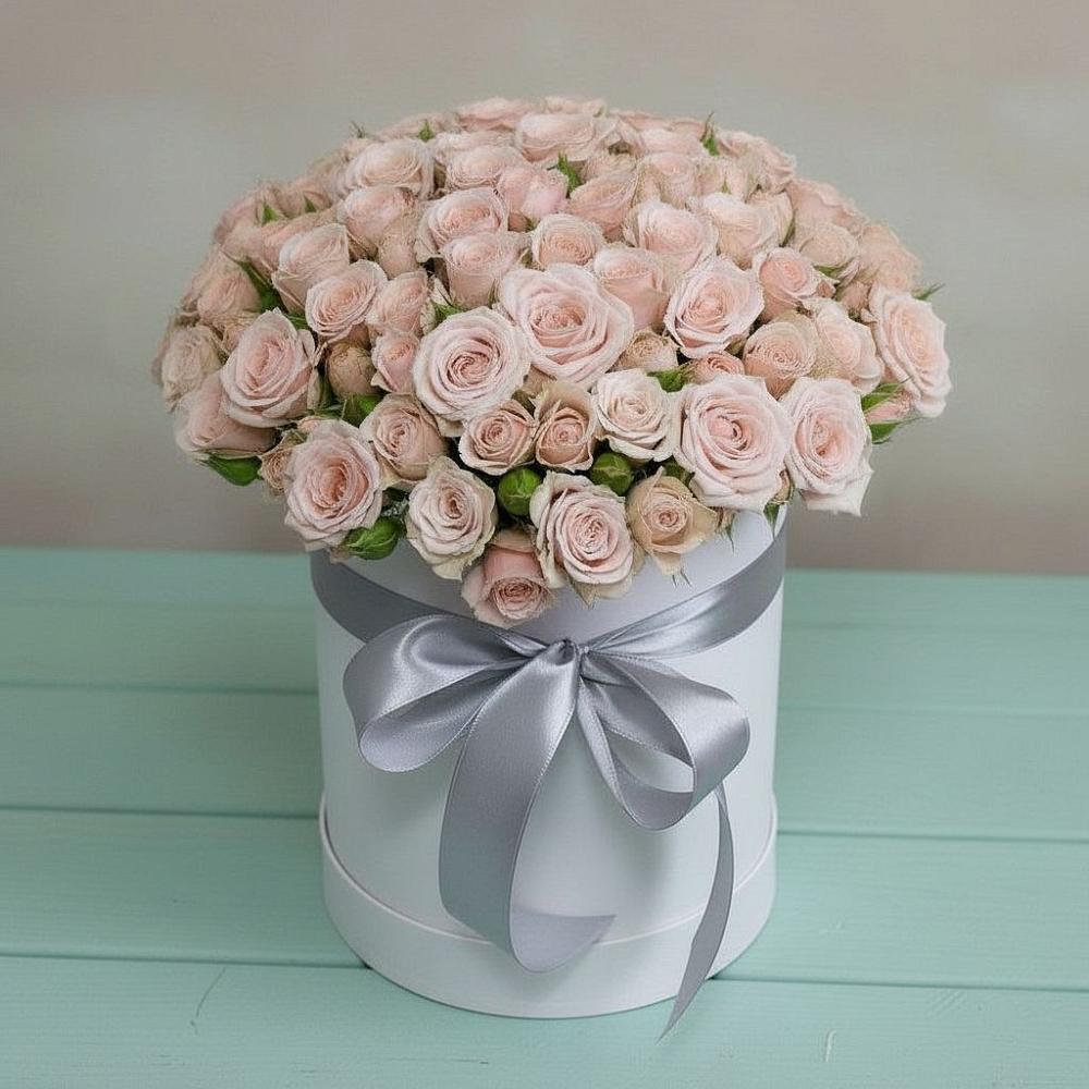 Цветочная композиция из Розы в шляпной коробке в Новую